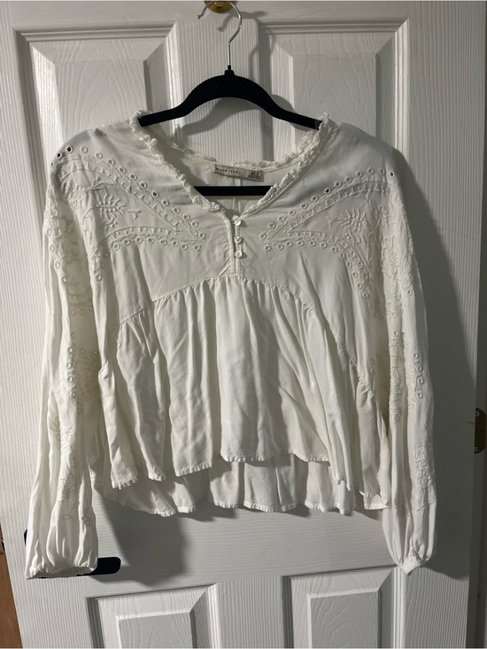 Black Tape_ Tops - White Eyelet Embroidered Boho Blouse - M